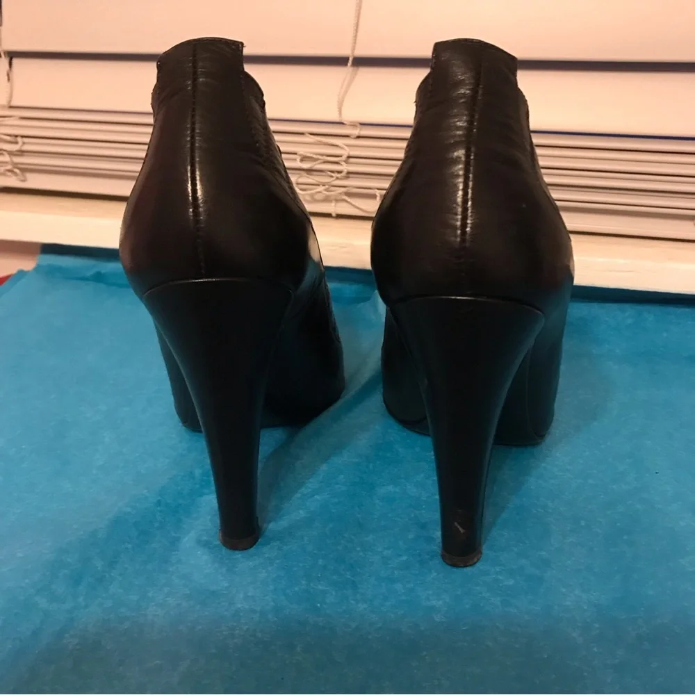 Chanel 2006 Paris New York quilted black ankle heels 37.5 - Picture 11 of 12